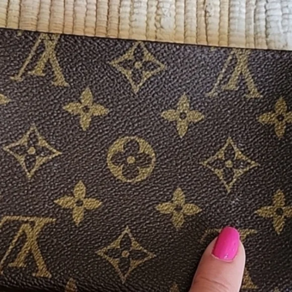 Louis Vuitton Pouch - Picture 5 of 9